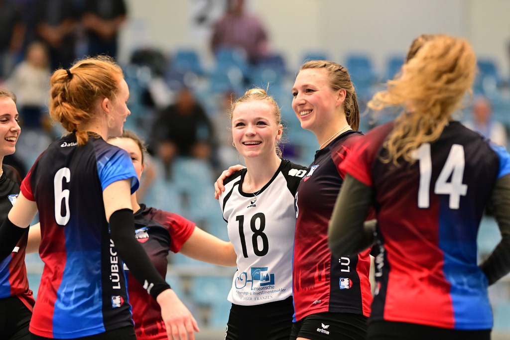 Volleyball I Frauen I Saison 2024-2025 I Regionalliga Nord I VT Hamburg - VSG Lübeck | Der Sportfotograf. - Realisiert mit Pictrs.com