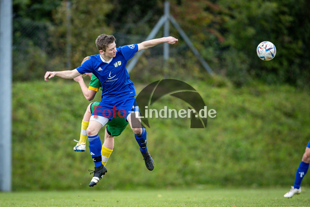 ASV Eglfing gegen SG SV Eberfing/SV Söchering | Fußball Herren A-Klasse Gruppe 5 Zugspitze 2025/26 10. Spieltag, ASV Eglfing gegen SG SV Eberfing/SV Söchering, 20251005,Flugeinlage Maximilian ZACH (SG SV Eberfing/SV Söchering 5),2025-10-05 in Eglfing (Sportanlage Eglfing), Maximilian ZACH (SG SV Eberfing/SV Söchering 5)Copyright: WolfgangxLindner www.foto-lindner.de