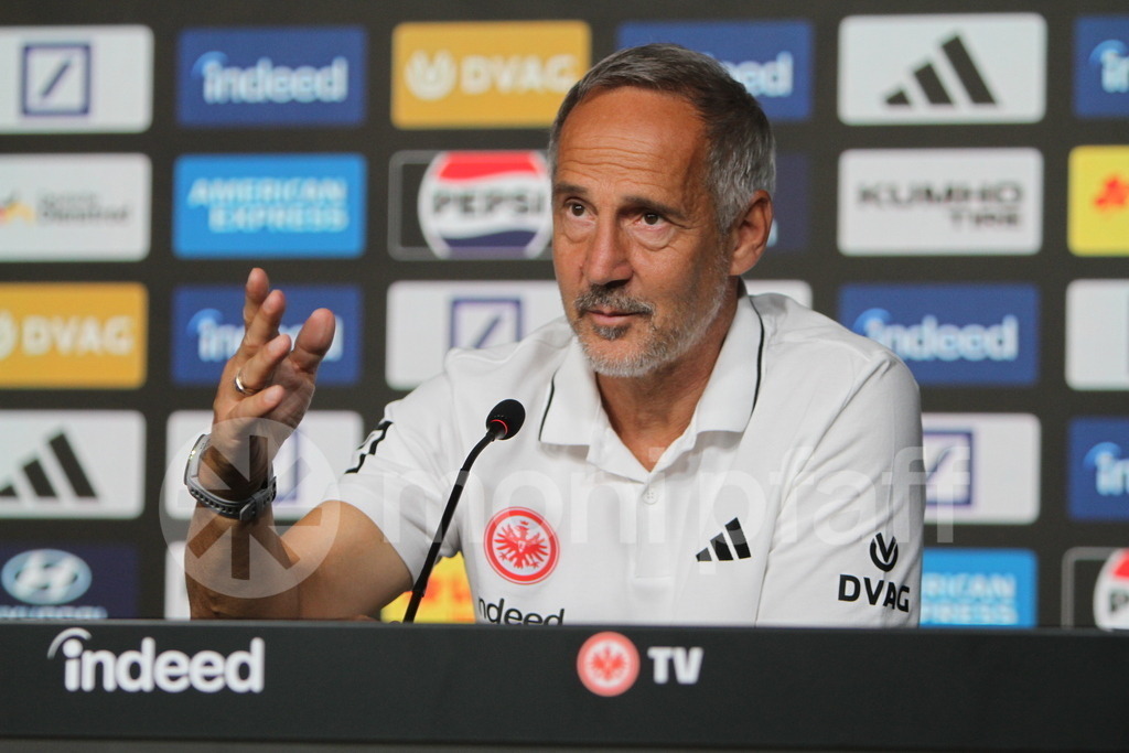 Adi_Hütter_Eintracht Frankfurt_Trainer | Adi_Hütter_Eintracht Frankfurt_Trainer - Realisiert mit Pictrs.com