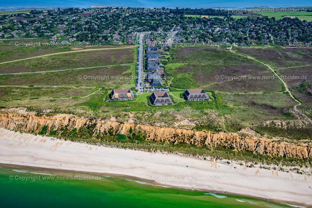 Sylt_Kampen_Rotes_Kliff_Strand_Ferienwohnung_Kliffsand_Syltluxus_Kurhausstrasse_ELS_0234130825 | KAMPEN (SYLT) 13.08.2025 Küsten- Landschaft an der Steilküste Rotes Kliff mit dem Hotel Rungholt in Kampen (Sylt) im Bundesland Schleswig-Holstein, Deutschland. // Coastal landscape on the steep coast of Rotes Kliff with the Hotel Rungholt in Kampen (Sylt) in the state Schleswig-Holstein, Germany. Foto: Martin Elsen