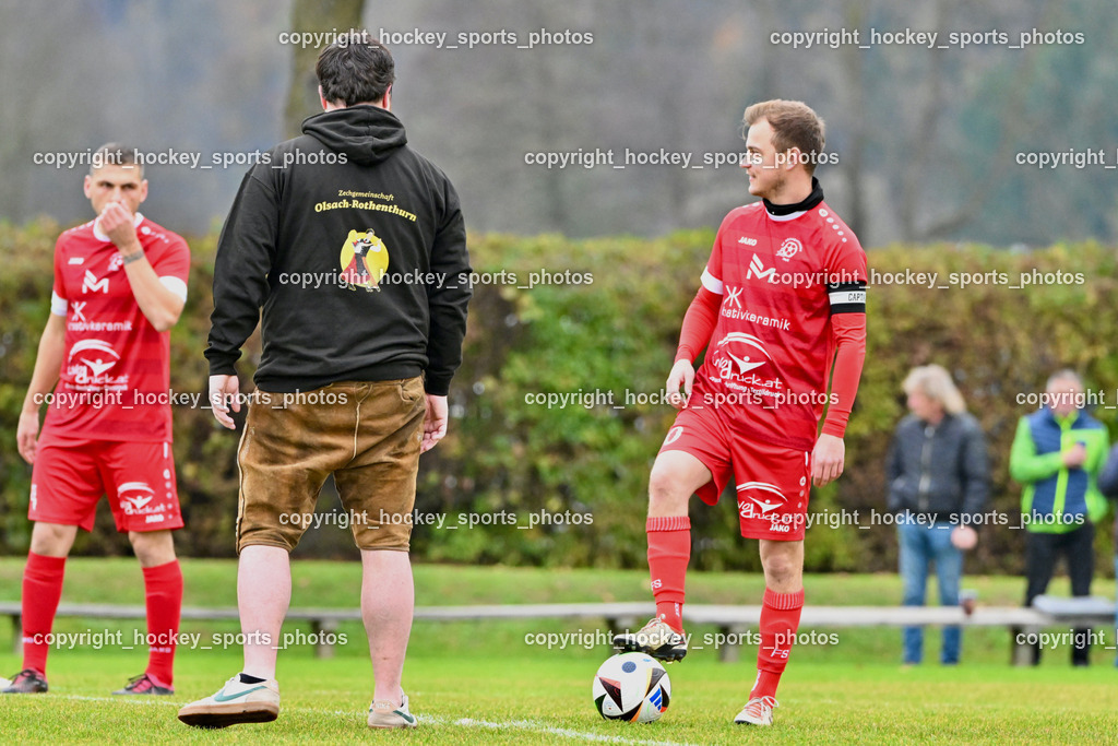 SV Rothenthurn vs. Union Matrei | Ballspende, Zechgemeinschaft Olsach Rothenthurn, #10 Thomas Platzer SV Rothenthurn, SV Rothenthurn vs. Union Matrei, SV Rothenthurn vs. Union Matrei am 09.11.2024 in Rothenthurn (Sportplatz Rothenthurn), Austria, (Photo by Bernd Stefan)