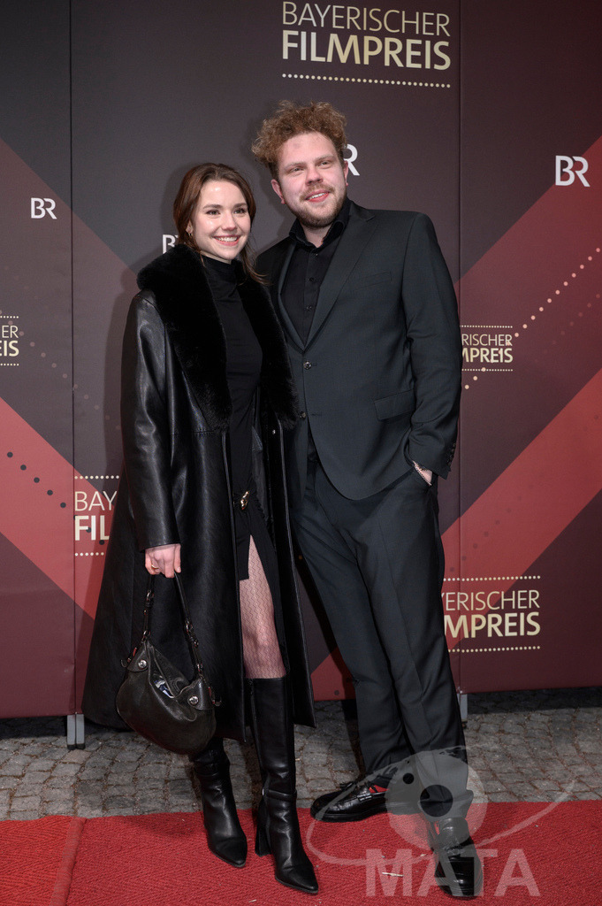 _DWI5131 | Carolin Garnier und Johannes Berzl bei der Verleihung des 47. Bayerischen Filmpreises 2026  im Prinzregententheater. München, 23.01.2026 - Realisiert mit Pictrs.com