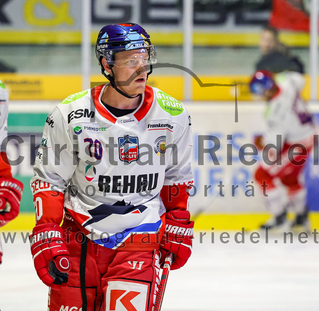 2025-11-16_019_TSV_Erding_gegen_Selber_Woelfe | Erding, Deutschland, 16.11.2025:Eishockey, Oberliga Süd 2025 / 2026, 17. Spieltag, TSV Erding gegen Selber Wölfe, Endergebnis: 3:1Stephan Tramm (Selber Wölfe, #70)Foto: Christian Riedel / fotografie-riedel.net