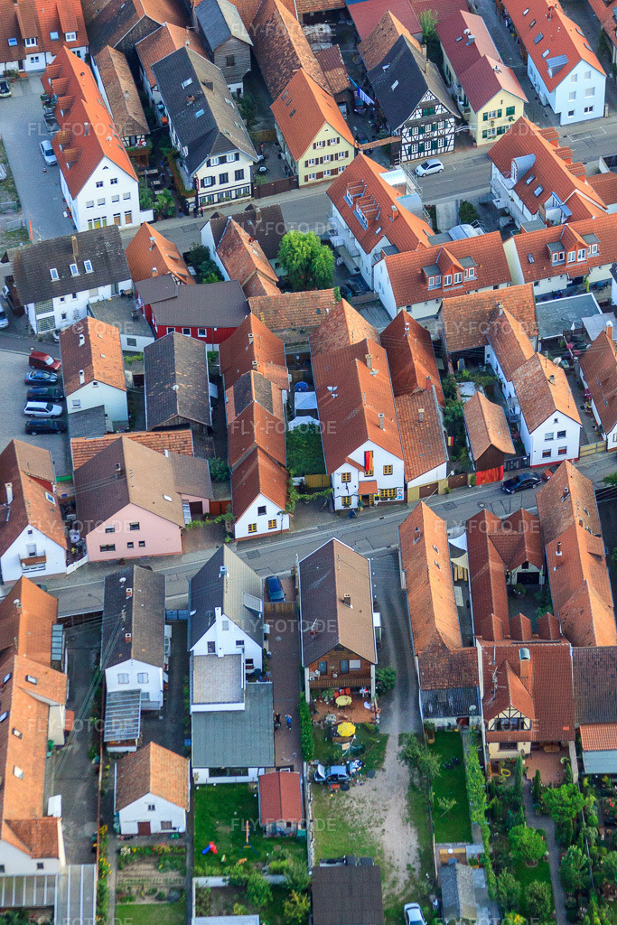 Luftbild: Juststraße, Gaststätte Zum Schloddrer in Kandel im Bundesland Rheinland-Pfalz in Deutschland. Foto: IMG_32874.jpg vom 03.09.2010 durch Werner Riehm/FLY-FOTO.de