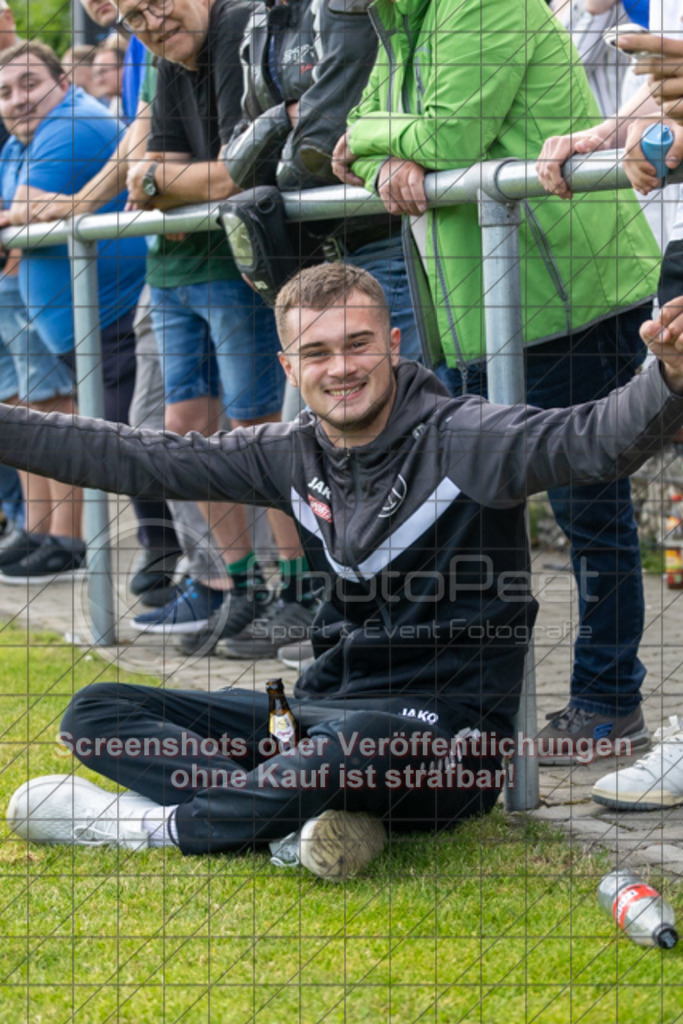 20250616_200903_0748 | #,  TV Eybach (weiß) vs. 1.FC Donzdorf II (rot), Fussball, Entscheidungsspiel 3 in Kreisliga A3 - Bezirk Neckar/Fils, Saison 2024/2025, Rasensportplatz, Staufenecker Str. 41, 73084 Salach, 16.06.2025 - 18:30 Uhr,Foto: PhotoPeet-Sportfotografie/Peter Harich