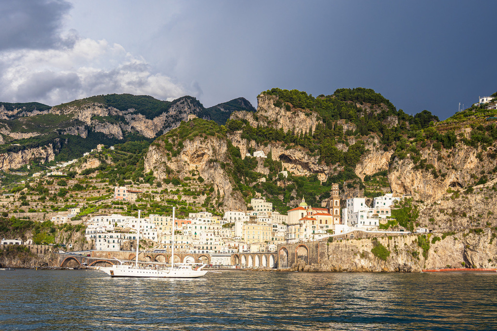 Blick auf Atrani an der Amalfiküste in Italien | Blick auf Atrani an der Amalfiküste in Italien.