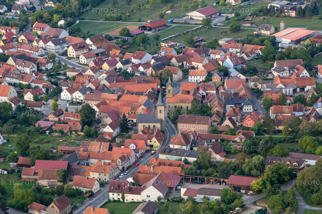 Luftbild: St. Jakob im Ortsteil Westheim in Knetzgau im Bundesland Bayern in Deutschland. Foto: IMG_111147.jpg vom 09.09.2018 durch Werner Riehm/FLY-FOTO.de