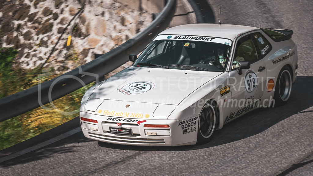 19. Arosa ClassicCar 2023 - 2. September 2023 | 19. Arosa ClassicCar 2023
Arosa, Schweiz
Herzig Patrik aus Freidorf mit der Startnummer 518 in einem Porsche 944 Turbo Cup 1. Serie, Jahrgang 1986, in der Klasse Sport Trophy.
@arosaclassiccar, @arosa.official, #arosaclassiccar, #arosa, #76curves, #classiccar
Bild: Sportfotografie Markus Aeschimann | www.markus-aeschimann.ch - Realisiert mit Pictrs.com
