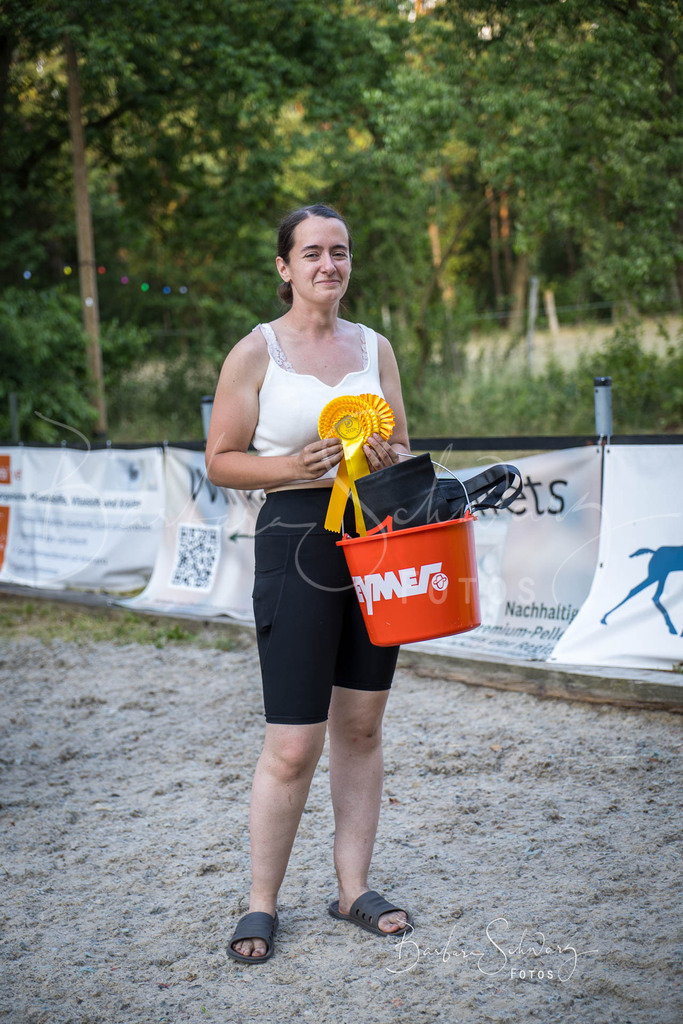 Siegerehrung_2026-06-27_32 | Stimmungsvolle Fotografie von Pferden, fotografische Begleitung von Veranstaltungen, Golfturnieren und Distanzritten - Realisiert mit Pictrs.com