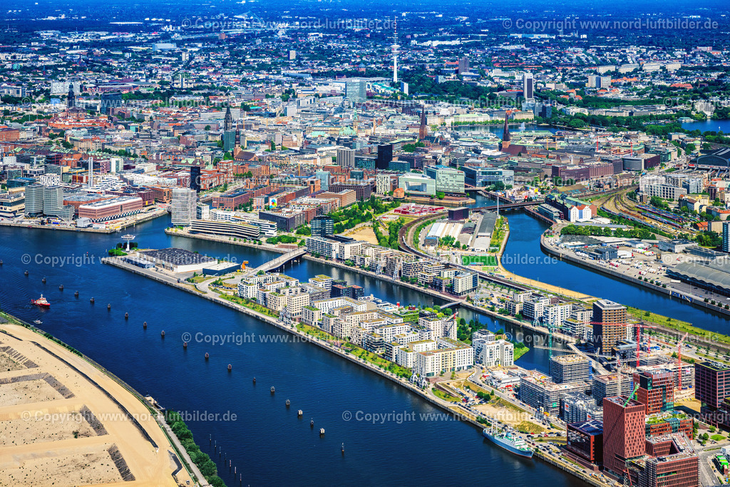 Hamburg_Baakenhafen_Hafencity_ELS_0321200625 | HAMBURG 16.06.2025 Baustellen für Wohn- und Geschäftshäuser im Baakenhafen entlang der der Baakenallee in der HafenCity in Hamburg, Deutschland. Weiterführende Informationen bei: AUG. PRIEN Bauunternehmung (GmbH & Co. KG),  BVE Bauverein der Elbgemeinden eG,  Baugenossenschaft Hamburger Wohnen eG,  Johann Daniel Lawaetz-Stiftung,  Richard Ditting GmbH & Co. KG,  bof architekten,  florian krieger - architektur und städtebau gmbh. // Construction sites for residential and commercial buildings in the Baakenhafen along the Baakenallee in HafenCity in Hamburg, Germany. Further information at: AUG. PRIEN Bauunternehmung (GmbH & Co. KG),  BVE Bauverein der Elbgemeinden eG,  Baugenossenschaft Hamburger Wohnen eG,  Johann Daniel Lawaetz-Stiftung,  Richard Ditting GmbH & Co. KG,  bof architekten,  florian krieger - architektur und staedtebau gmbh. Foto: Martin Elsen