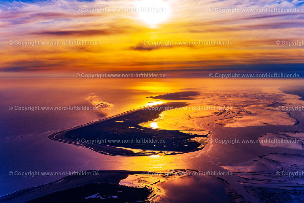 Langeoog_Sonnenaufgang_ELS_6035190523 | LANGEOOG 19.05.2023 Küstenbereich der der Nordsee - Insel - Insel in Langeoog auf der Insel Langeoog im Bundesland Niedersachsen, Deutschland. Weiterführende Informationen bei: Tourismus-Service Langeoog. // Coastal area the North Sea island - Island in Langeoog on island Langeoog in the state Lower Saxony, Germany. Further information at: Tourismus-Service Langeoog. Foto: Martin Elsen