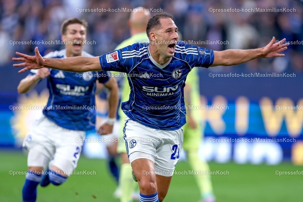S0401082501050 | 01.08.2025, Fußball, FC Schalke 04 - Hertha BSC, 1.Spieltag, 2. Fußball Bundesliga, Veltins-Arena Gelsenkirchen, Saison 2025 2026: Torjubel nach dem Tor zum 2:0  durch Torschütze Nikola Katic (Schalke04 #25)   DFB regulations prohibit any use of photographs as image sequences and or quasi-video.