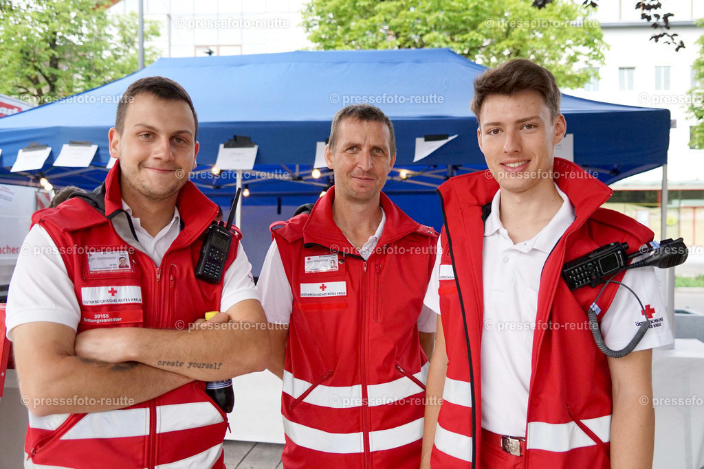 00-Umzug-Vorher-RK-Bundesmusikfest-2023-Juni16-Reutte-DSC06313 | Info aus dem Bezirk Reutte/Ausserfern Tirol sowie eine umfangreiche Bilddatenbank über die gesamte Region: Lechtal, Talkessel Reutte, Tannheimertal, Zwischentoren. Lech, Plansee, Zugspitze, Grenztunnel, B179, Fernpassstraße, Verkehr, Lawinen, Tradition, - Realisiert mit Pictrs.com