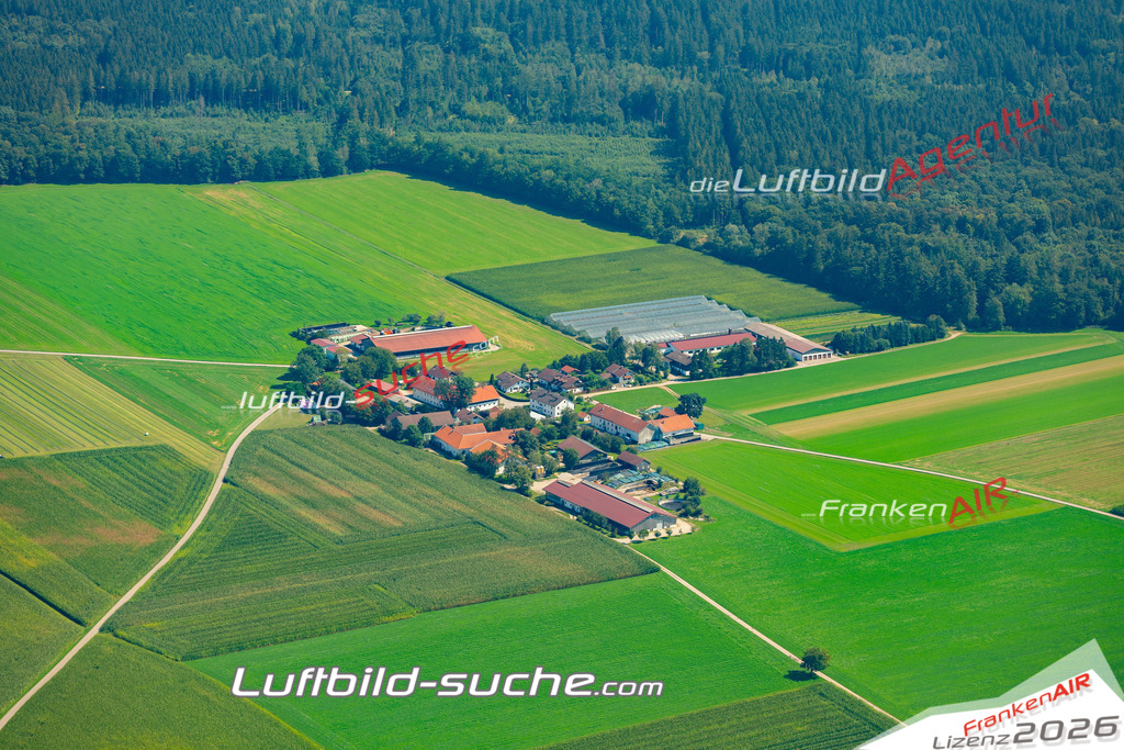 Das Luftbild zeigt : Oberasbach Anzing - Die Luftaufnahme wurde 2024 vom UL-Flugzeug aus erstellt ( keine Drohne ) - Hochauflösende Luftaufnahme - Für grossformatige Ausdrucke geeignet. Die Geschenkidee !Mit Lizenz und Bildrechte bestellbar