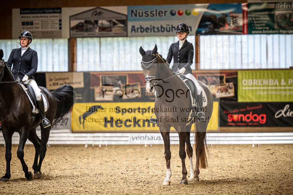 DOS_0597 | Entdecke hochwertige Reitturnierfotos von Foto Oger. Professionell, emotional und authentisch – jetzt Lieblingsmomente im Shop bestellen.Deutschlandweite Turnierfotografie. - Realisiert mit Pictrs.com