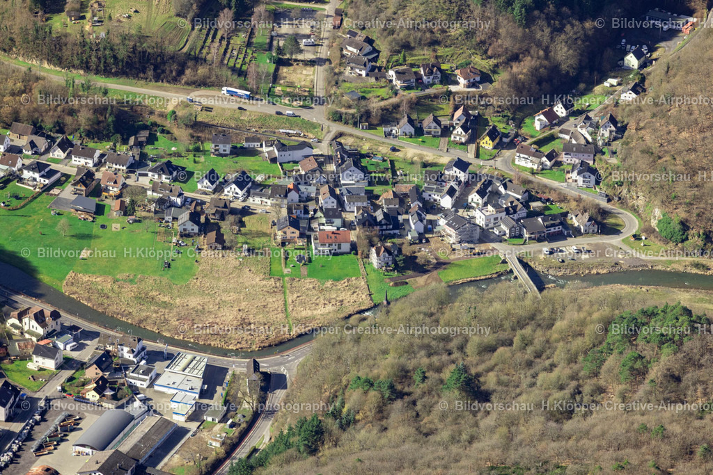 Luftbilder Ahrbrück-9881 | Luftbildfotografie Brück (Ahr) Wiederaufbau nach der Hochwasserkatastrophe im Ahrtal im Bundesland Rheinland-Pfalz, Deutschland - Realisiert mit Pictrs.com