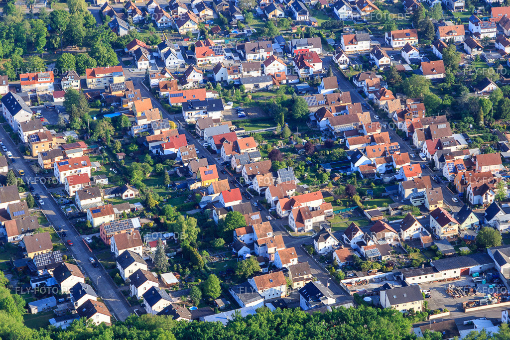 Siedlung Gartenstadt aus Süden | Luftbild: Siedlung Gartenstadt aus Süden in Kandel im Bundesland Rheinland-Pfalz in Deutschland. Foto: IMG_120663.jpg vom 03.05.2020 durch Werner Riehm/FLY-FOTO.de - Realisiert mit Pictrs.com