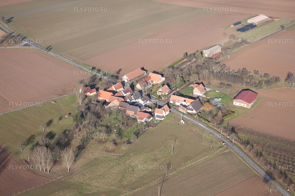 Vue aérienne: Vue de la ville à Seebach dans le département Bas Rhin, France. Photo: IMG_48469.jpg prise le 11/12/2011 par Werner Riehm/FLY-FOTO.eu – Résolution de l'original: 4752 x 3168 px