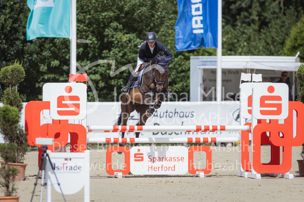 220728_BHO_RegioTour_A-Spr_Reiter-240 | Deine schönsten Turniermomente als professionelle Fotos! Entdecke hochwertige Pferdesport-Fotografie im Online-Shop. Jetzt Fotos finden & bestellen!