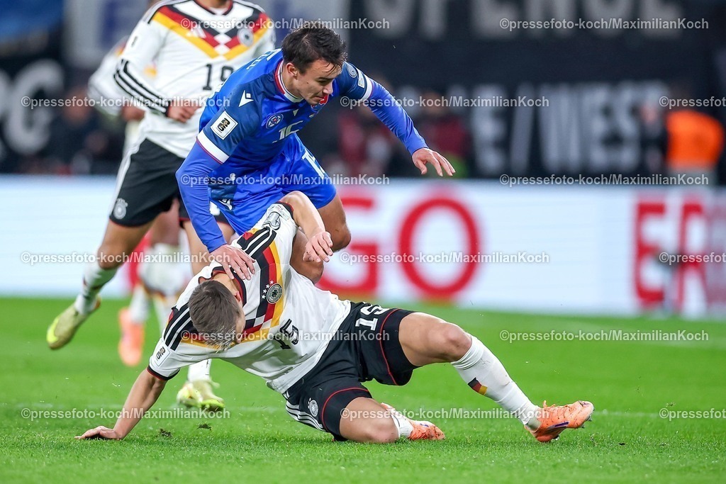 DFB17112501079 | 17.11.2025, Fußball, Länderspiel, WM-Qualifikation Europa, Deutschland - Slowakei, Red Bull Arena (Leipzig), 10. Spieltag, Saison 2025 2026: Nico Schlotterbeck (GER #15) verteidigt gegen David Strelec (SLK #15)  Regulations prohibit any use of photographs as image sequences and or quasi-video.