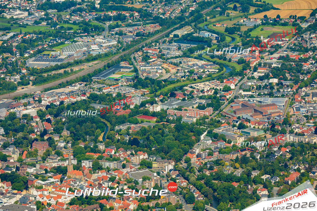 Bild der Stadt Herford - Die Luftaufnahme wurde 2025 vom UL-Flugzeug heraus erstellt ( keine Drohne ) - Hochauflösende Luftaufnahme - für professionelle Ausdrucke geeignet. Die Geschenkidee !Hier alle&nbsp;Infos zur Lizenzierung der LuftaufnahmeWir fliegen auch dieses Jahr wieder in Ihre Region um Luftbilder zu erstellen.- Luftbild anfragen