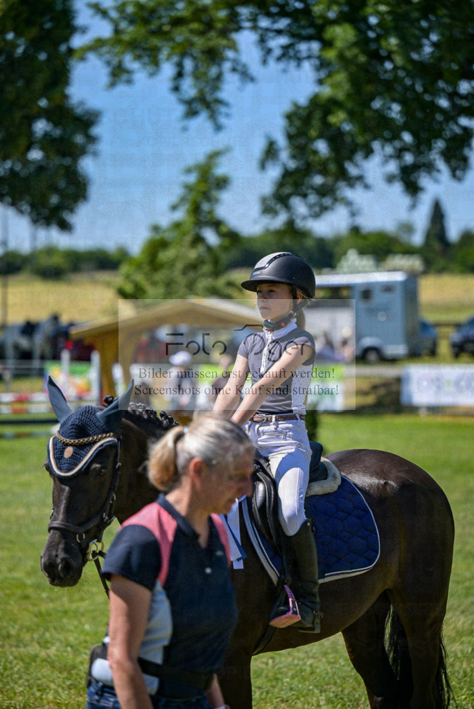 Reitturnier Voxtrup | Entdecke hochwertige Reitturnierfotos von Foto Oger. Professionell, emotional und authentisch – jetzt Lieblingsmomente im Shop bestellen.Deutschlandweite Turnierfotografie. - Realisiert mit Pictrs.com