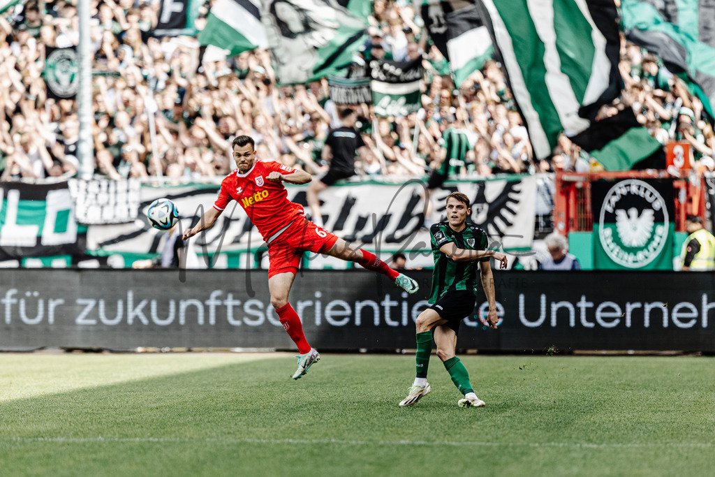 3. Liga, Saison 2023/24, 32. Spieltag: SC Preußen Münster - Jahn Regensburg | Münster, 06.04.2024: 3. Liga, 32. Spieltag, SC Preußen Münster gegen Jahn Regensburg im LVM-Preußenstadion in Münster. Foto: sportfotografie.ms | Markus Paletta - Realisiert mit Pictrs.com