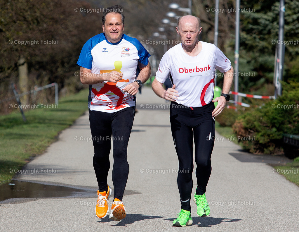 A_LUI_15032023_07 | 21,OBERBANK LINZ DONAU MARATHON 2023 LAUFTERMIN FOTO: V.L. DIETMAR KERSCHBAUM (BRUCKNERHAUS INTENDANT) UND DR.FRANZ GASSELSBERGER (GENERALDIREKTOR  OBERBANK)FOTO:FOTOLUI