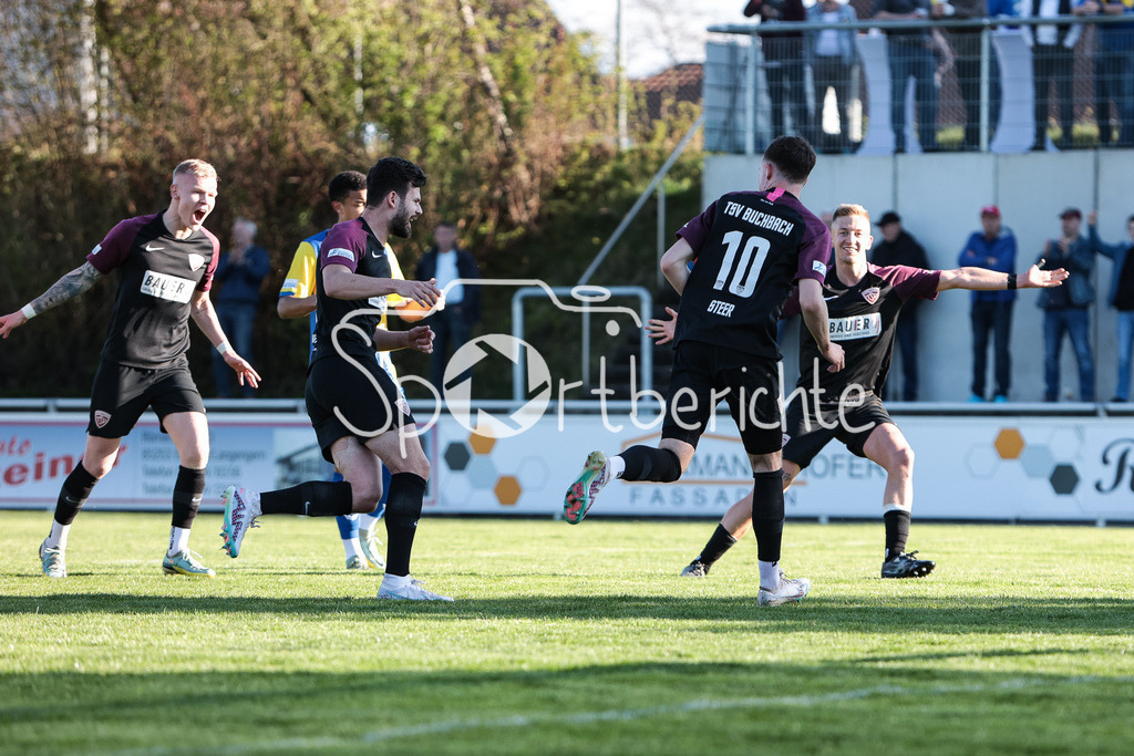 FC Pipinsried - TSV Buchbach | Erneut jubeln die Gaeste - nach dem verwandelten Handelfmeter von Tobias STEER (TSV #10) zum 0-2