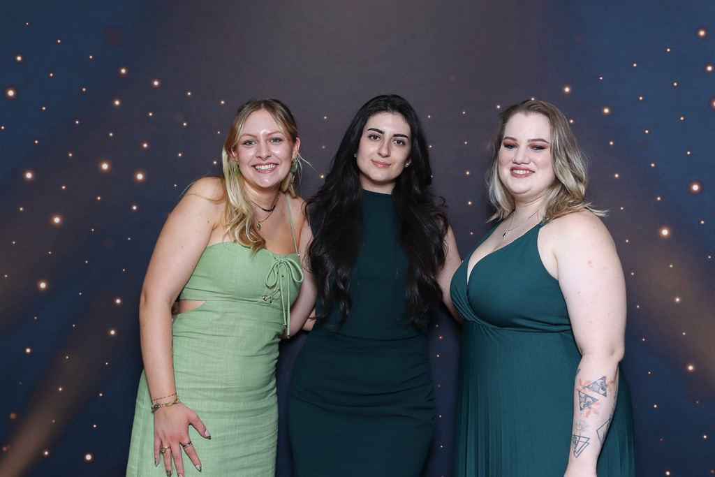 ZD260628112736-127 | Fotoshop von zweidimensional Fotografie. Ihr Fotograf im Aargau. Abzüge von Ihrem Fotobox Event bestellen.Abzüge von Ihrem Hochzeit bestellen.Abzüge von Ihrem Schulfotograf bestellen.