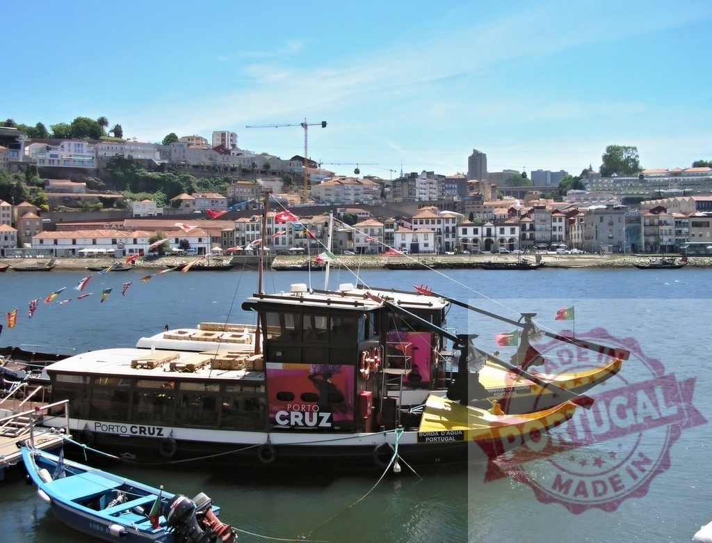 Rabelo boats moored in Douro River against Porto skyline. Porto - Portugal | Traditional Rabelo boats docked along the waterfront of Douro River with the city skyline - Realisiert mit Pictrs.com