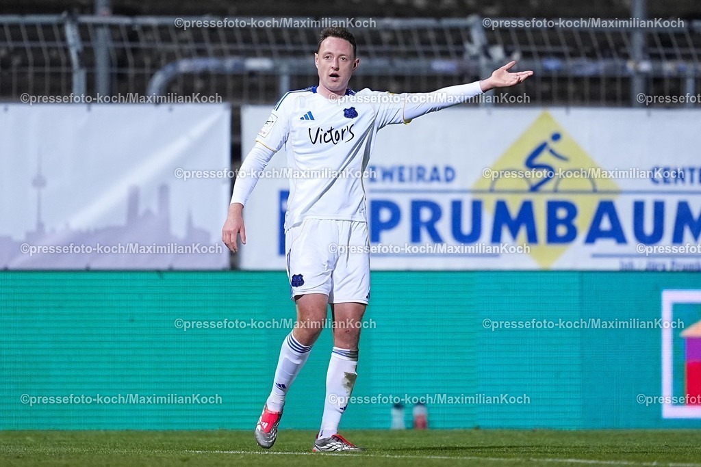 xYDRx23012601077 | 23.01.2026, xydrx, Fußball, 3.Liga, FC Viktoria Köln - 1.FC Saarbrücken, Saison 2025 2026, Sportpark Höhenberg: Robin Bormuth (1.FC Saarbrücken #32) gestikulierend     DFB regulations prohibit any use of photographs as image sequences and or quasi-video. Photo: xYannisxDreimannxPressefotoKochx