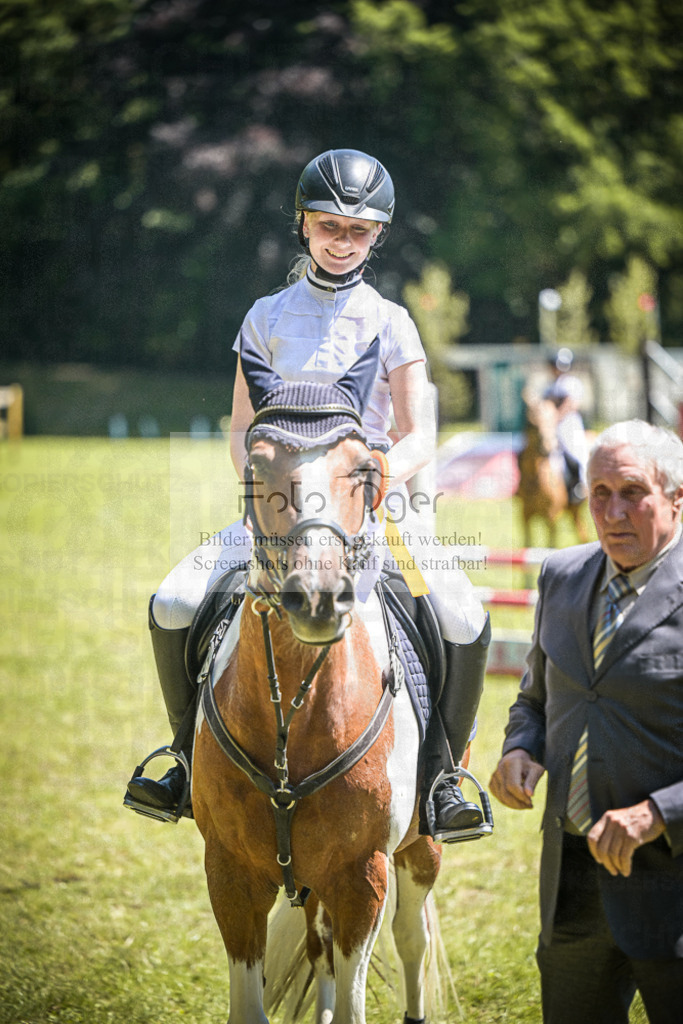 DOS_4674 | Entdecke hochwertige Reitturnierfotos von Foto Oger. Professionell, emotional und authentisch – jetzt Lieblingsmomente im Shop bestellen.Deutschlandweite Turnierfotografie. - Realisiert mit Pictrs.com