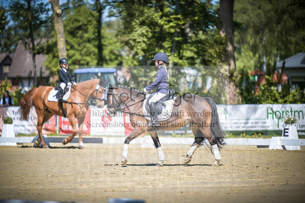 DOS_8341 | Entdecke hochwertige Reitturnierfotos von Foto Oger. Professionell, emotional und authentisch – jetzt Lieblingsmomente im Shop bestellen. - Realisiert mit Pictrs.com