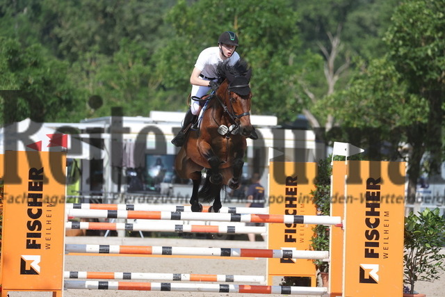 Weilheim_2024_Prfg.Nr.08_Springprfg_Kl.L_Jannik Ege_Kiano 12 (3) | Alle Fotos der Reiterjournal Fotografin Doris Matthaes im Reiterjournal Online-Fotoshop. - Realisiert mit Pictrs.com