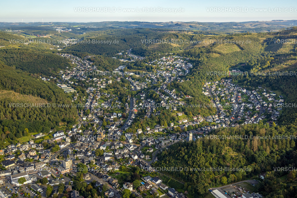 Siegen230912956 | Luftbild, Ortsansicht Ortsteil Eiserfeld Freiengründer Straße, Waldgebiet mit Waldschäden, Eiserfeld, Siegen, Siegerland, Nordrhein-Westfalen, Deutschland