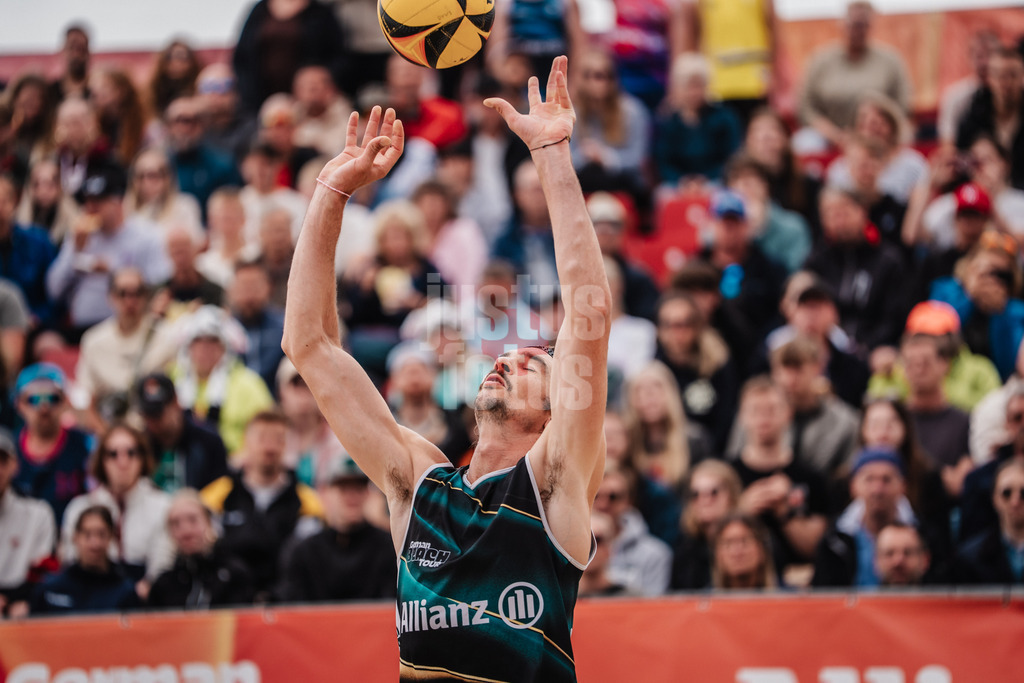 Beachvolleyball | Männer | Allianz German Beach Tour 2025 | Tourstop Bremen | 15.06.2025 | Zuspiel von Jannik Kühlborn