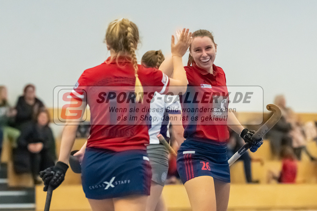 HK_20221203_101894 | 1. Bundesliga ( Halle ) Damen Düsseldorfer HC -  Bonner THV am 3.12.2022 Düsseldorfer HC, Düsseldorf , Sara Strauss ( Düsseldorfer HC #11 ) , Elisa Gräve ( Düsseldorfer HC #26 )