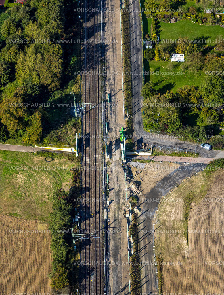 Voerde241009319 | Luftbild, Hbf Bahnhof Voerde, Baustelle Brücke Alte Prinzenstraße, Ausbau der Betuweroute und Betuwe-Linie Eisenbahnstrecke, Baustelle mit Schallschutzwand, Voerde, Ruhrgebiet, Niederrhein, Nordrhein-Westfalen, Deutschland