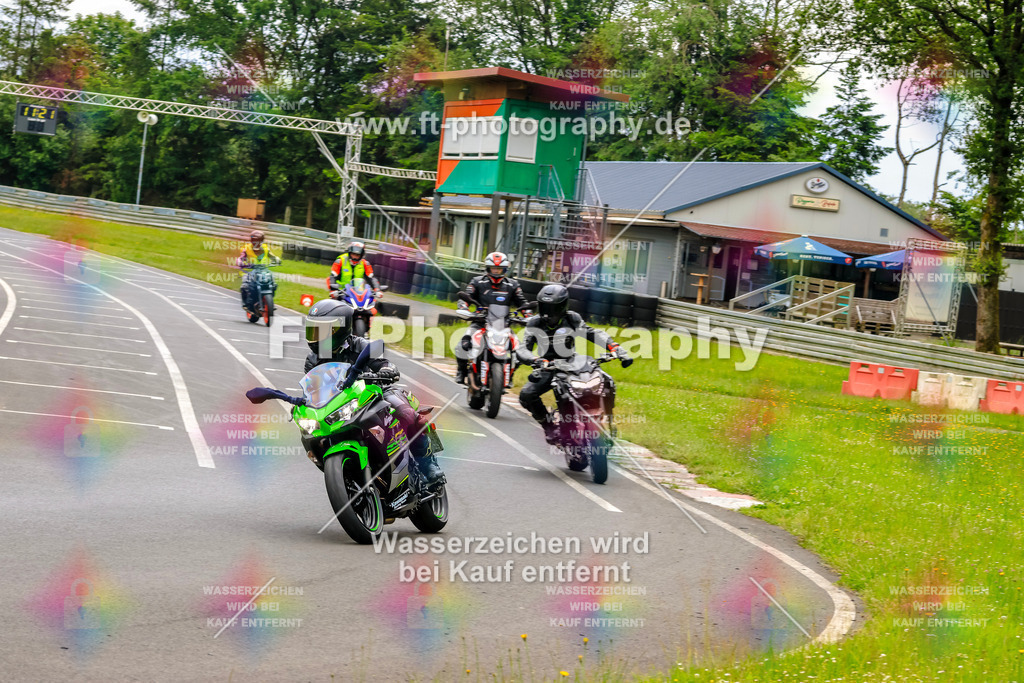 VBK-7867 | Hier findet Ihr Bilder von Touristenfahrten auf der Nürburgring Nordschleife oder von anderen Veranstaltungen die ich besucht habe. Viel Spass beim Durch Schauen 