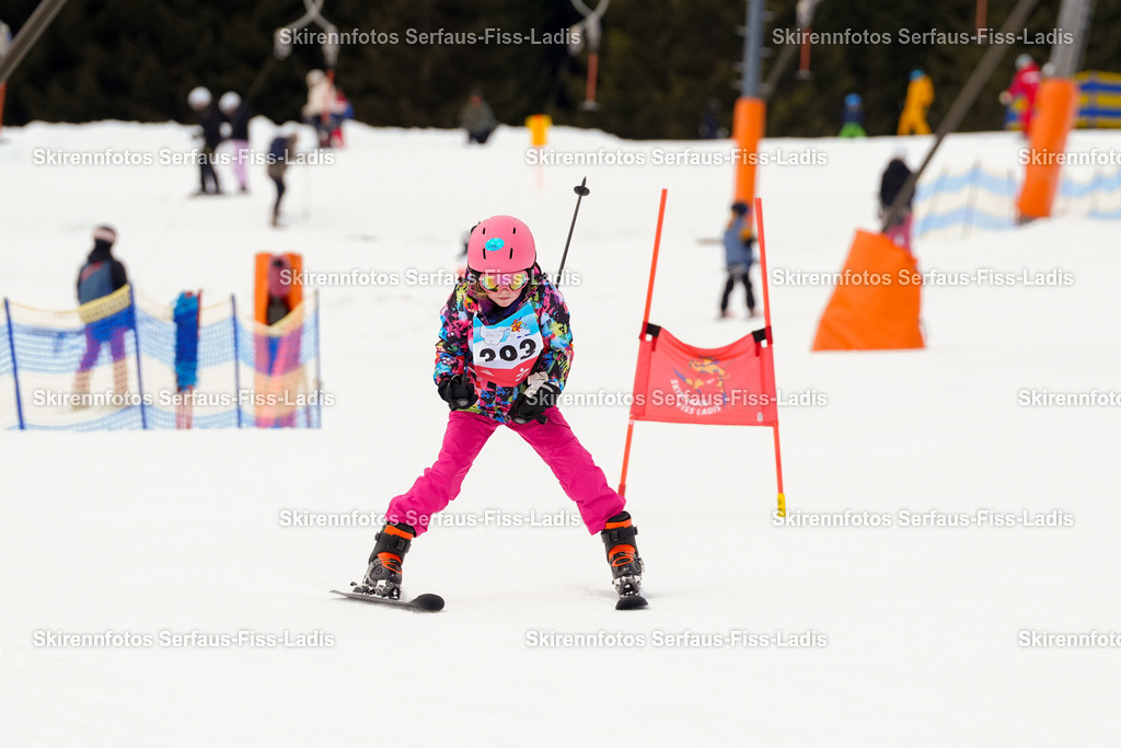 SRF_02.01.2026_0630 | Skirennfotos,Serfaus,Fiss,Ladis,Kinderskirennen,Winter,Tirol,Oberland,skirace,SFL,feelfree,weil wir's genießen,ski,Ski,skifahren,Sonnenplateau, - Realisiert mit Pictrs.com