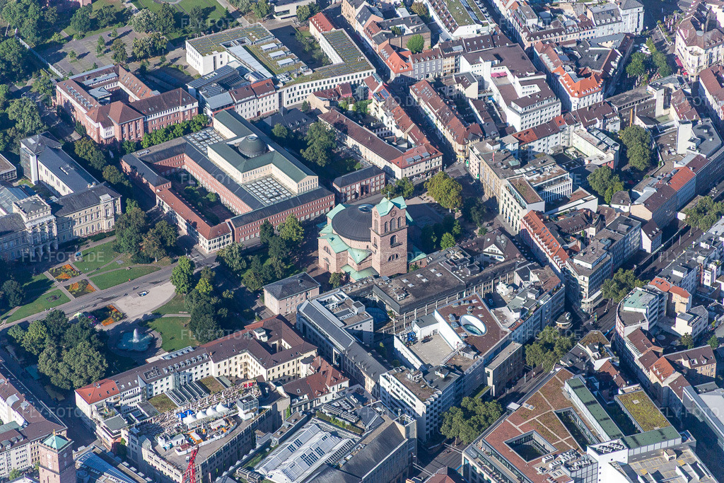 Luftbild: Kirch St. Stephan, Friedrichsplatz im Ortsteil Innenstadt-West in Karlsruhe im Bundesland Baden-Württemberg in Deutschland. Foto: IMG_093049.jpg vom 13.08.2016 durch Werner Riehm/FLY-FOTO.de