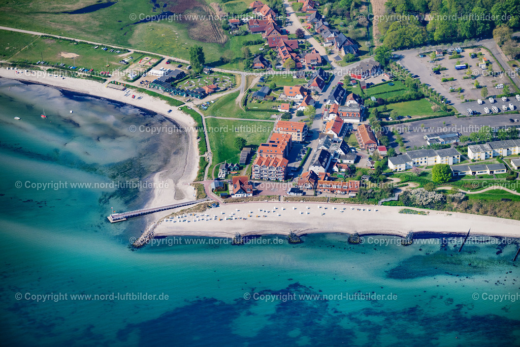 Hohwacht_ELS_2800140523 | HOHWACHT 01.05.2024 Ortsansicht an der Meeres-Küste der Ostsee in Hohwacht im Bundesland Schleswig-Holstein. Weiterführende Informationen bei: Hohwachter Bucht Touristik GmbH. // Townscape on the seacoast of Baltic Sea in Hohwacht in the state Schleswig-Holstein. Further information at: Hohwachter Bucht Touristik GmbH. Foto: Martin Elsen