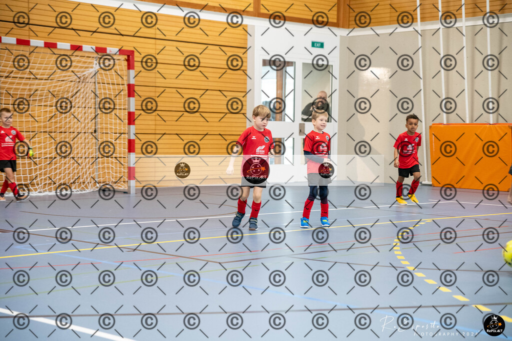20241124_FCR-Hallenturnier-G_1_047 | Sport und Naturfotografie von Roberto Esposito zeigt echte Momente Bewegung und die Schönheit der Natur. Ausdrucksstarke Bilder schaffen Emotionen.