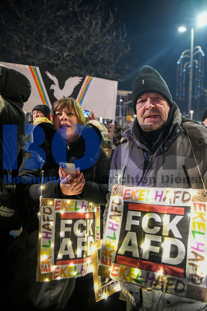 Weihnachtssingen im Stadion | {headline}



(Foto: Christian Schnaubelt / BOND)

 - Realisiert mit Pictrs.com