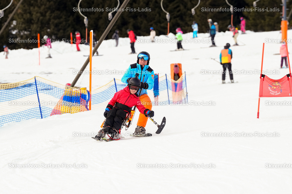 SRF_02.01.2026_1064 | Skirennfotos,Serfaus,Fiss,Ladis,Kinderskirennen,Winter,Tirol,Oberland,skirace,SFL,feelfree,weil wir's genießen,ski,Ski,skifahren,Sonnenplateau, - Realisiert mit Pictrs.com
