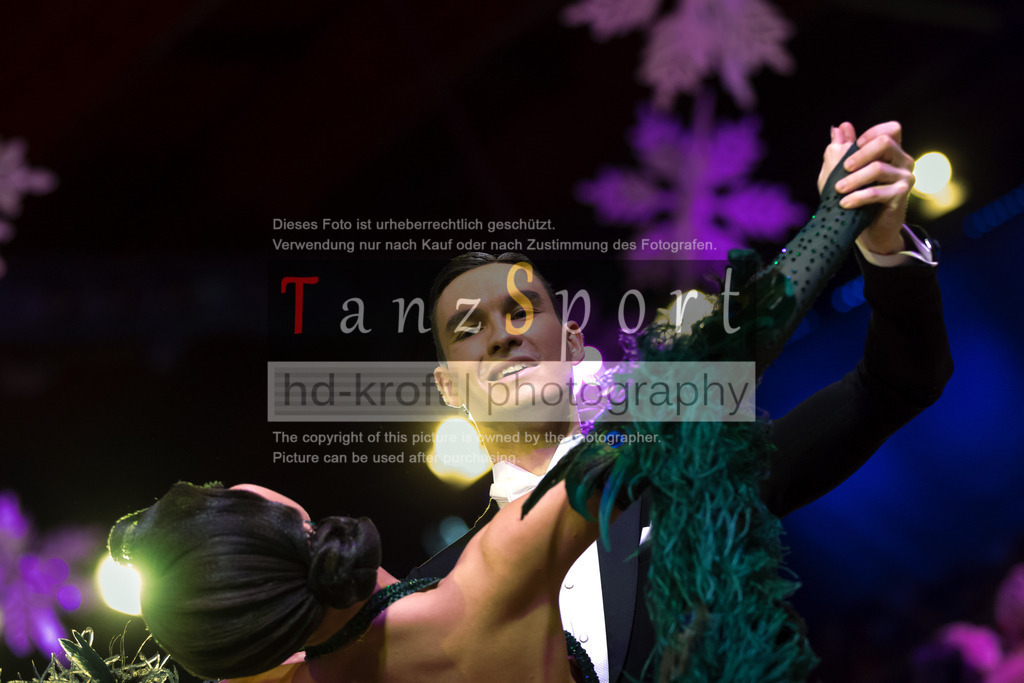 20241215_WDSF_Int_Open_Std-Riga-9278 | Tanzsportbilder, Standardtanz, Lateintanz, WDSF, DTV, LTVB, dancecomp, goc, hessen tanzt, blaues band der spree, walzer, tango, wiener walzer, slowfox, quickstepp, samba, rumba, cha-cha-cha, paso doble. jive, hd-kroft photography, turniertanzsport