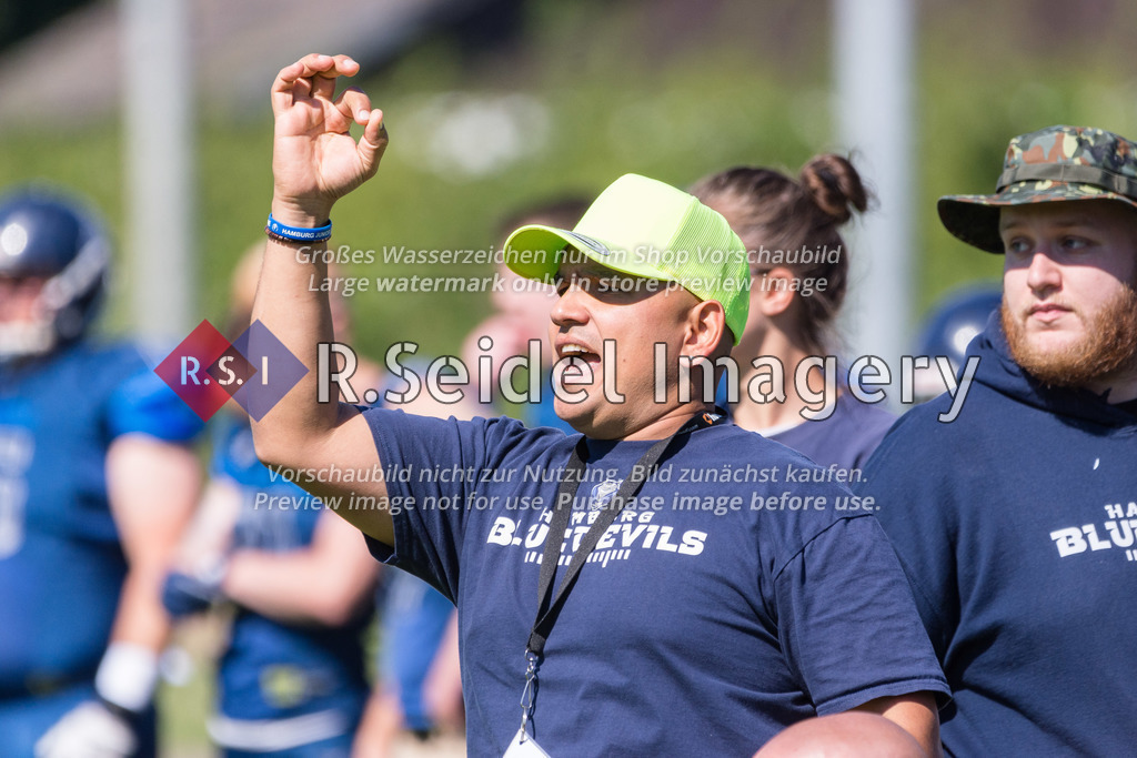 American Football, Saison 2022, Regionalliga Nord, Hamburg Blue Devils - Oldenburg Knights, Dr.-Hermann-Schnell-Sportplatz (Hamburg), 06.08.2022, 07. Gameweek | Patrick Hamid (Blue Devils, Head Coach / Defensive Coordinator)