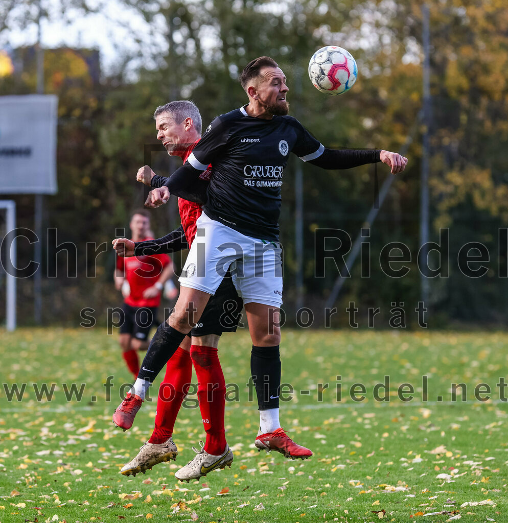 2023-11-05_061_FC_Herzogstadt_gegen_TuS_Oberding | Erding, Deutschland, 05.11.2023:
Fußball, Kreisklasse 2023 / 2024, 14. Spieltag, FC Herzogstadt gegen TuS Oberding, Endergebnis: 4:5

Tobias Stuerzer (TuS Oberding, #3), Attila Lanzendorfen (FC Herzogstadt, #17)

Foto: Christian Riedel / fotografie-riedel.net