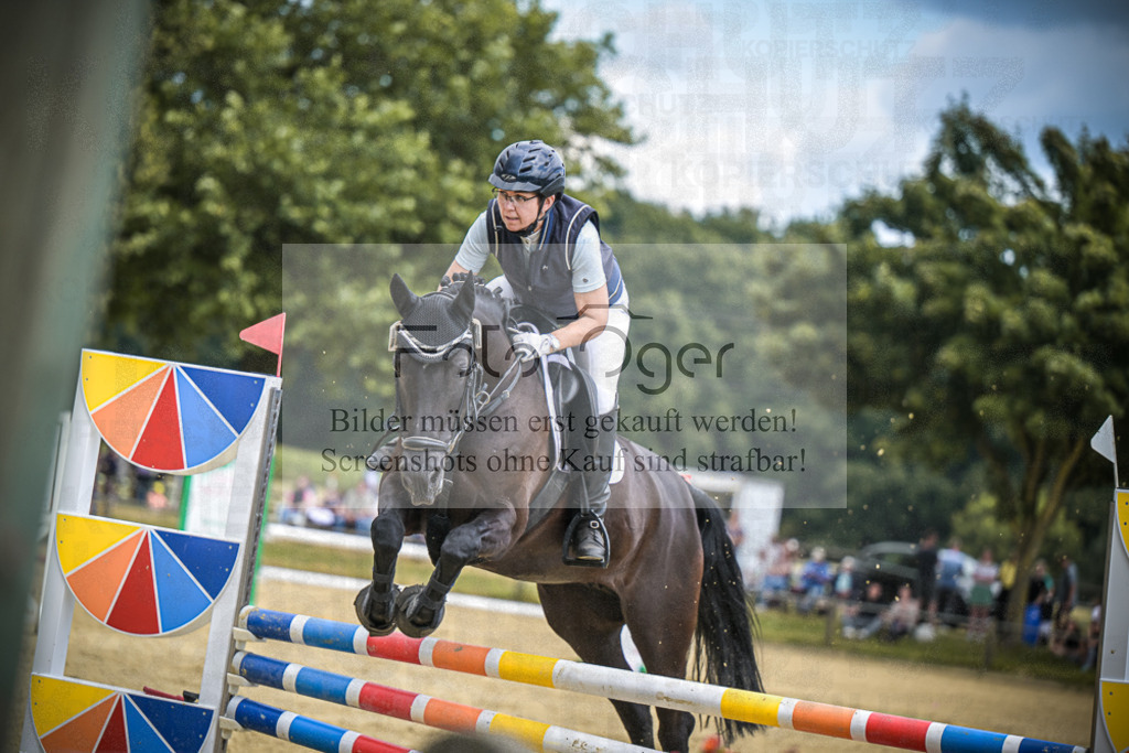 DOS_0630 | Entdecke hochwertige Reitturnierfotos von Foto Oger. Professionell, emotional und authentisch – jetzt Lieblingsmomente im Shop bestellen.Deutschlandweite Turnierfotografie. - Realisiert mit Pictrs.com